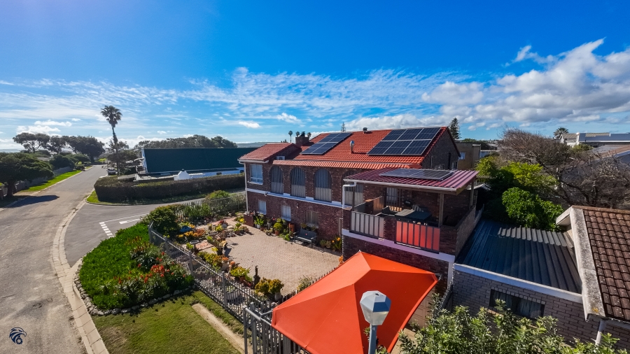 5 Bedroom Property for Sale in Middedorp Western Cape